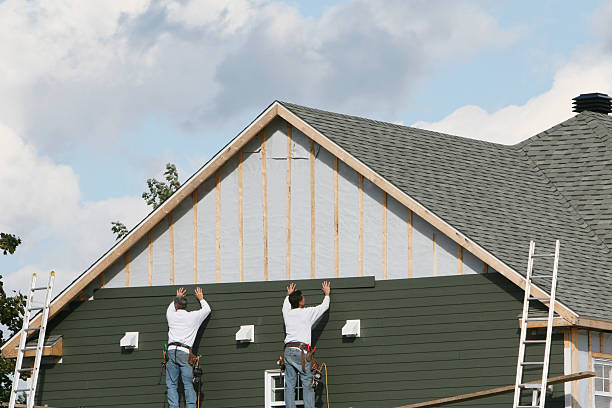 Professional Siding Contractor technician working in Sayreville, NJ